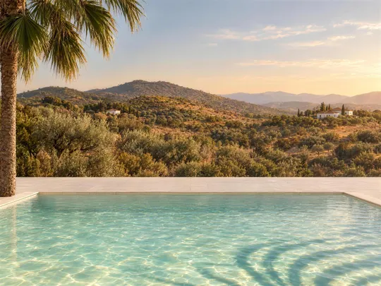 Piscina al atardecer